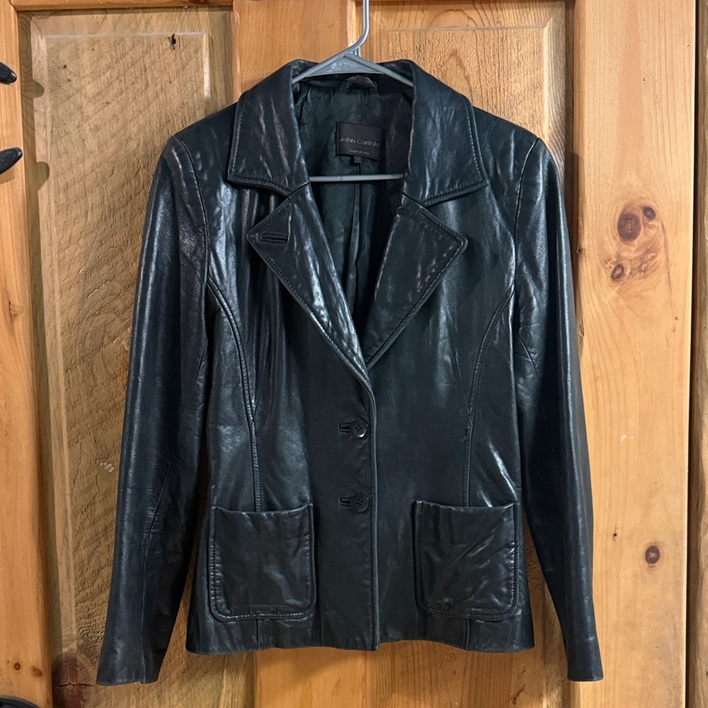 Vintage Women's Black Leather Jacket
